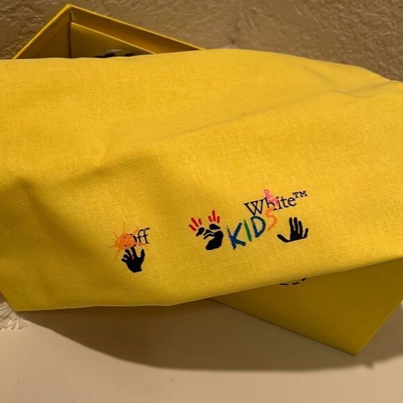 Off White Kids Size 1 Pool Slide Sandals Fuchsia Yellow Script Logo New In Box - Picture 8 of 11